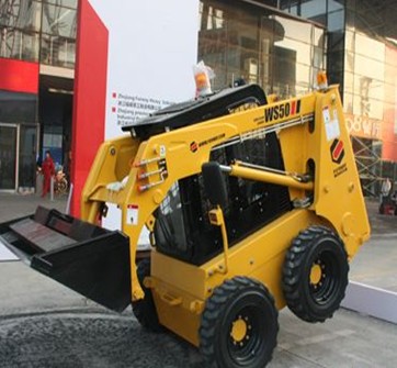 福威滑移裝載機(jī)、兩頭忙進(jìn)口Perkins珀金斯發(fā)動(dòng)機(jī)