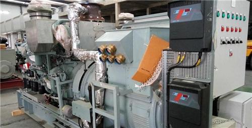 三菱S6R柴油發(fā)動機氣閥門轉(zhuǎn)動端蓋上面的間隙